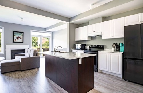 The Blue Mountains House | The Blue Mountain | BRAND NEW Townhouse | 3 Bed