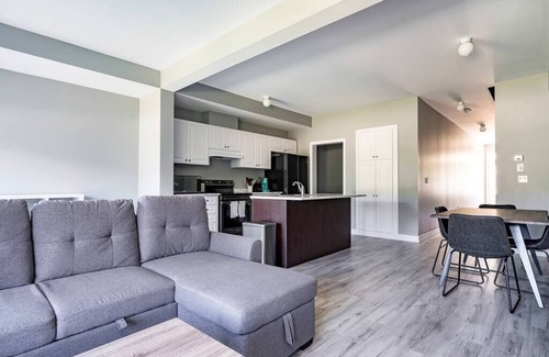 The Blue Mountains House | The Blue Mountain | BRAND NEW Townhouse | 3 Bed