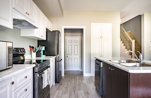 The Blue Mountains House | The Blue Mountain | BRAND NEW Townhouse | 3 Bed