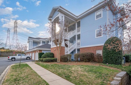 Charlotte Condo | The Blue Oasis- Charming 2-bedroom condo in cool Charlotte with AC, WiFi