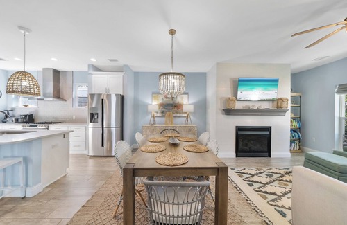 Seagrove Beach House | The Blue Pearl 3BR, 2BA in Seagrove, GOLF CART Included, 4 bikes—NO PETS