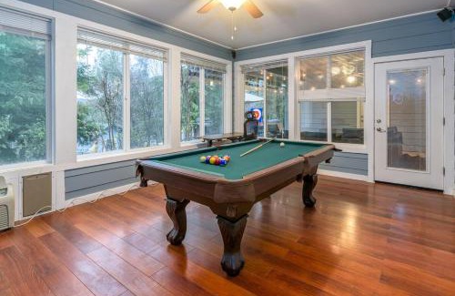 Mariposa House | The Blue Resort of Yosemite - Pool, Spa, Games