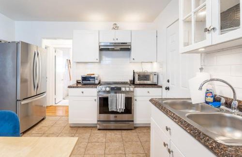 Brooklawn - St. Vincent Apartment | The Blue Sapphire 2BR 2 King beds & ample backyard