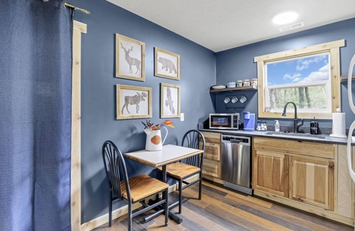 Lancaster Apartment | The Blue Spruce: Romantic Secluded Getaway