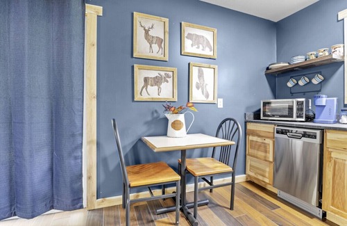 Lancaster Apartment | The Blue Spruce: Romantic Secluded Getaway