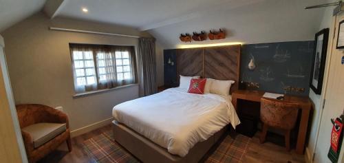 Chester Hotel | The Boathouse Inn & Riverside Rooms