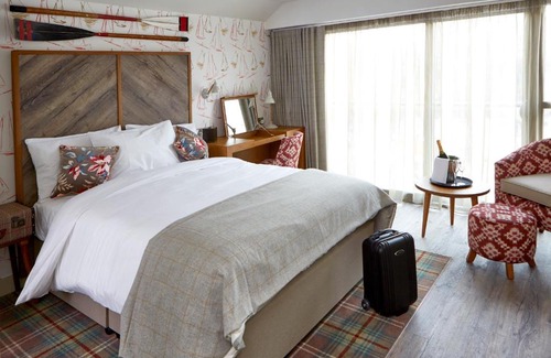 Chester Hotel | The Boathouse Inn & Riverside Rooms