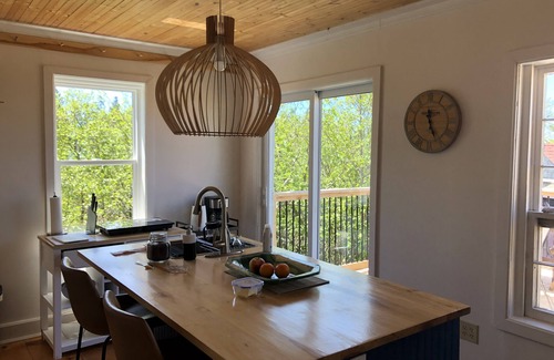 L'Etete Cottage | The Boathouse overlooking Green's Point Lighthouse and Passamaquoddy Bay
