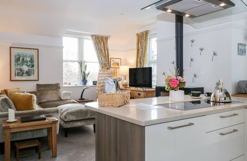 Kendal Cottage | THE BOLT HOLE, romantic, with a garden in Kendal