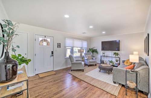 Tulsa House | The Boston Cottage about 4 Mi to Downtown Tulsa
