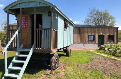 Perth Other | The Bothy and Wagon at Pitmeadow Farm