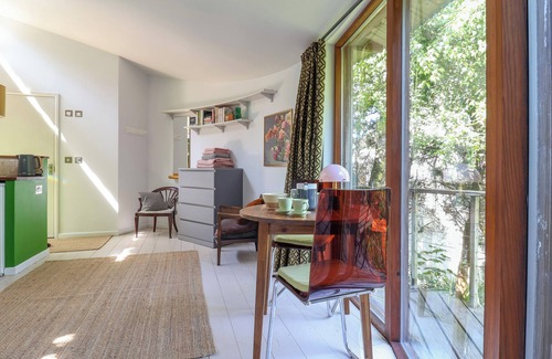 Lyme Regis Cottage | THE BOTHY, romantic, character holiday cottage in Lyme Regis