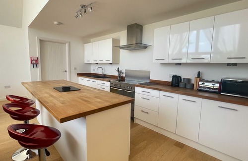 Woolacombe House | The Breakers - 3 bed| Pet Friendly* | Hot Tub*
