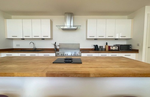 Woolacombe House | The Breakers - 3 bed| Pet Friendly* | Hot Tub*