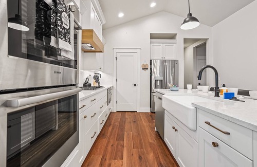 Meridian House | The Brick Bungalow | Private 4 Bedroom Home