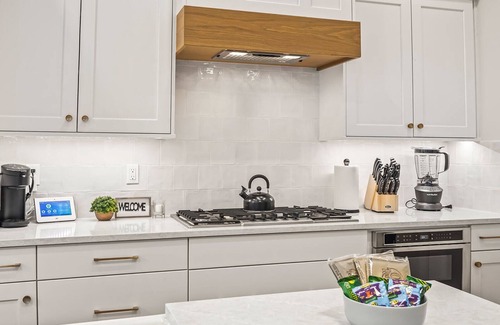 Meridian House | The Brick Bungalow | Private 4 Bedroom Home