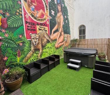 Kemptown House | The Brighton Parlour with Hot Tub
