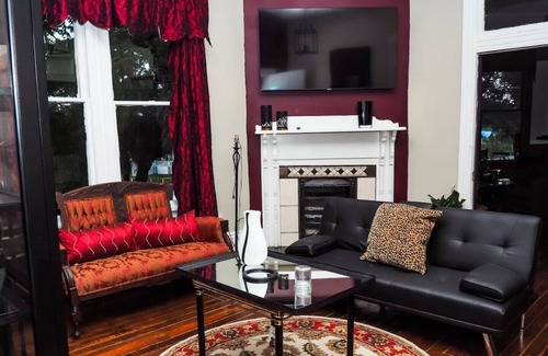 Central Business District House | The Broadway Venue