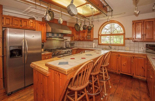 West Dover Villa | The Brown House. Indoor pool - Spa - Sauna - Gameroom
