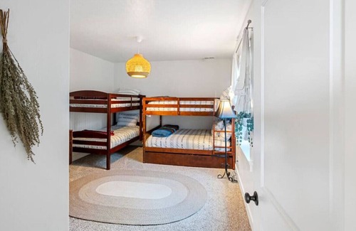 Eagle Mountain House | The Brown Mountain Home - Family & Pet Friendly