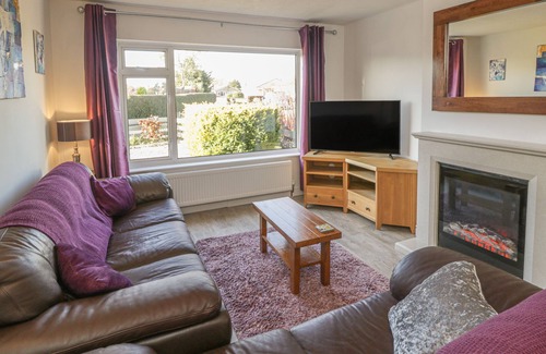 Driffield Cottage | THE BUNGALOW AT MILL FALLS, pet friendly in Great Driffield