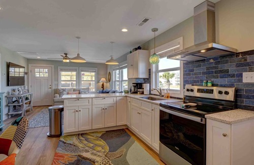 Surf City Apartment | The Bungalows B- Beachfront - Dog Friendly - Gazebo – Bikes
