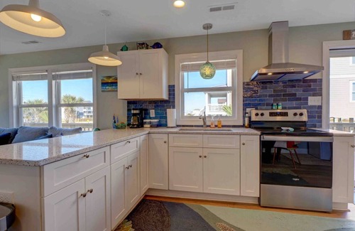 Surf City Apartment | The Bungalows B- Beachfront - Dog Friendly - Gazebo – Bikes