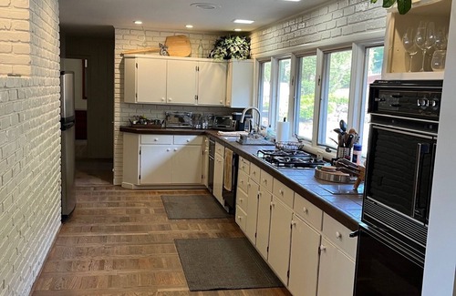 Noddin House | The Bunkhouse at Harwood Farms, Los Gatos CA. 4br, 3ba, heated pool & views