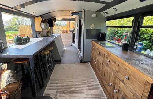 Huntsham House | The Bus On The HillnStay in total peace in Devon, home of 2 moors and 2 shores