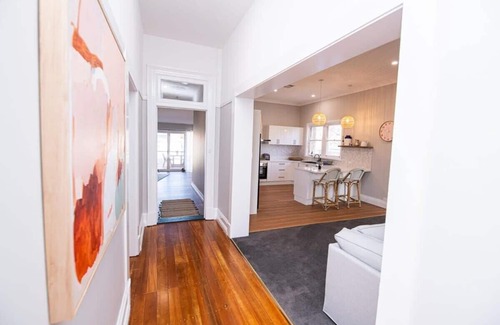 Orange House | The Byng House - Grand & Central, Entertain 12 ppl