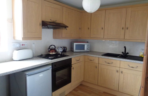 Liskeard Cottage | The Byre, 6 miles to Looe & dog friendly Seaton Beach, country retreat (1 BR)
