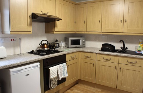 Liskeard Cottage | The Byre, 6 miles to Looe & dog friendly Seaton Beach, country retreat (1 BR)