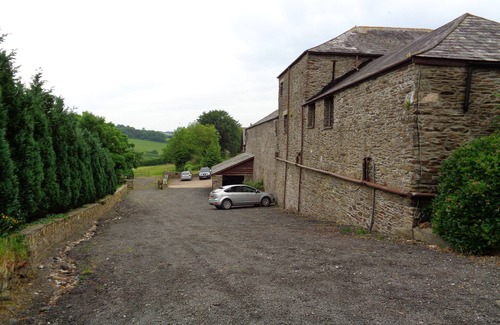 Liskeard Cottage | The Byre, 6 miles to Looe & dog friendly Seaton Beach, country retreat (1 BR)