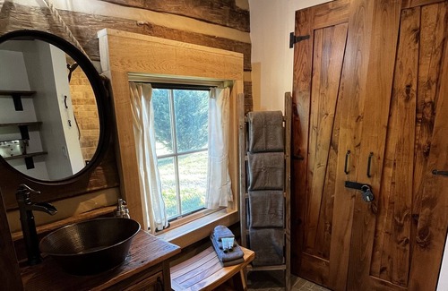 Afton Cabin | The Cabin at Clonmel: Historic Blue Ridge Mountain getaway, conveniently located