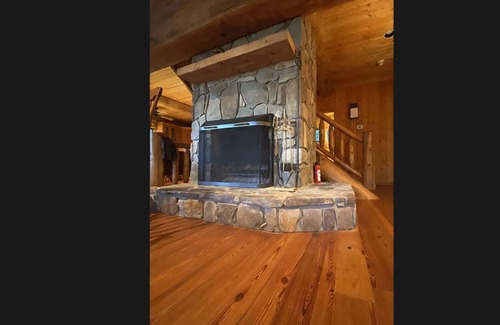 Robbinsville House | The Cabin on Fontana Lake