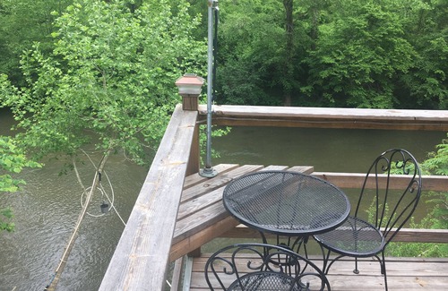 Henry Cabin | THE CABIN ON THE MAYO RIVER. SURROUNDED BY STATE PARK. PRIVATE WATERFRONTn