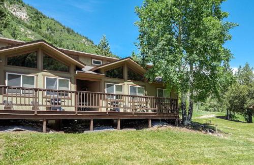 Carbondale House | The Cabins at Filoha Meadows