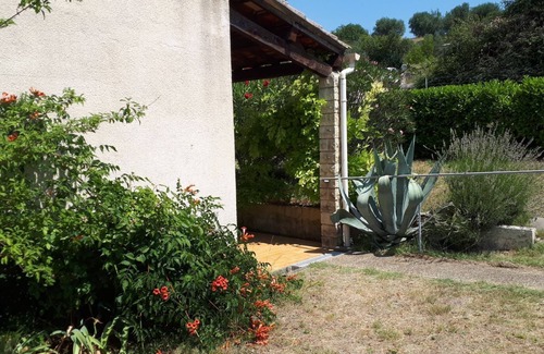 Brujas House | The calm of the Ardèche countryside.