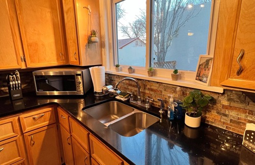 Alamosa Cottage | The Campus Cottage-Charming Bohemian located 1/2 block from ASU! STR#2983