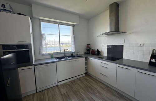Ouistreham Apartment | The canal lighthouse, private garden