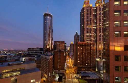 Fairlie-Poplar Historic District Hotel | The Candler Hotel Atlanta, Curio Collection by Hilton