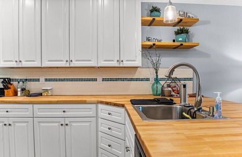 Wilmington Apartment | The Candlewyck Suite