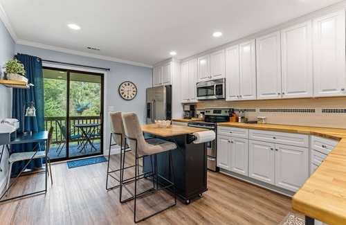 Wilmington Apartment | The Candlewyck Suite