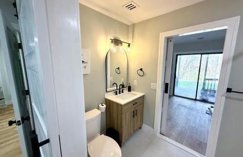 Vernon House | The Canopy 4BR Forest Escape Spa, Sip, and Unwind