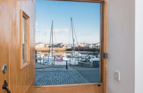 Borth-y-Gest Apartment | The Captain's Bank