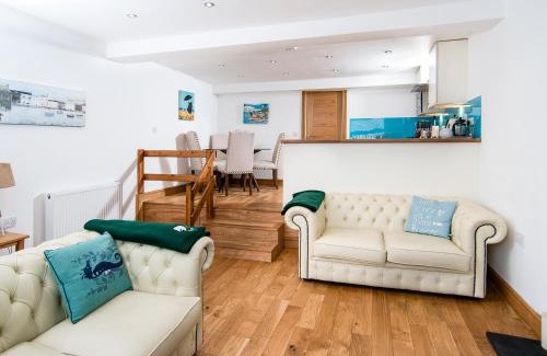 Borth-y-Gest Apartment | The Captain's Bank
