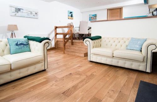 Borth-y-Gest Apartment | The Captain's Bank
