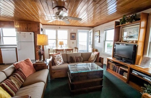 Holden Beach House | The Captain's Quarters - Oceanfront 2 Bedroom Home