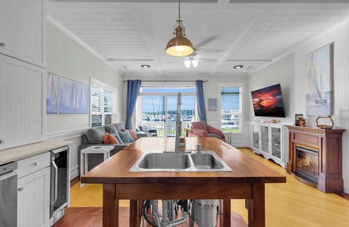 Fairfield Harbour House | The Captain’s Quarters