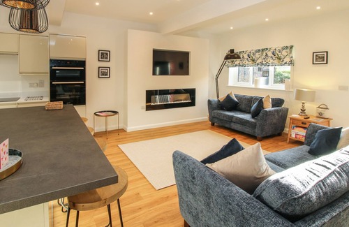 Eaton Mascott House | THE CARADOC, family friendly, luxury holiday cottage in Dorrington